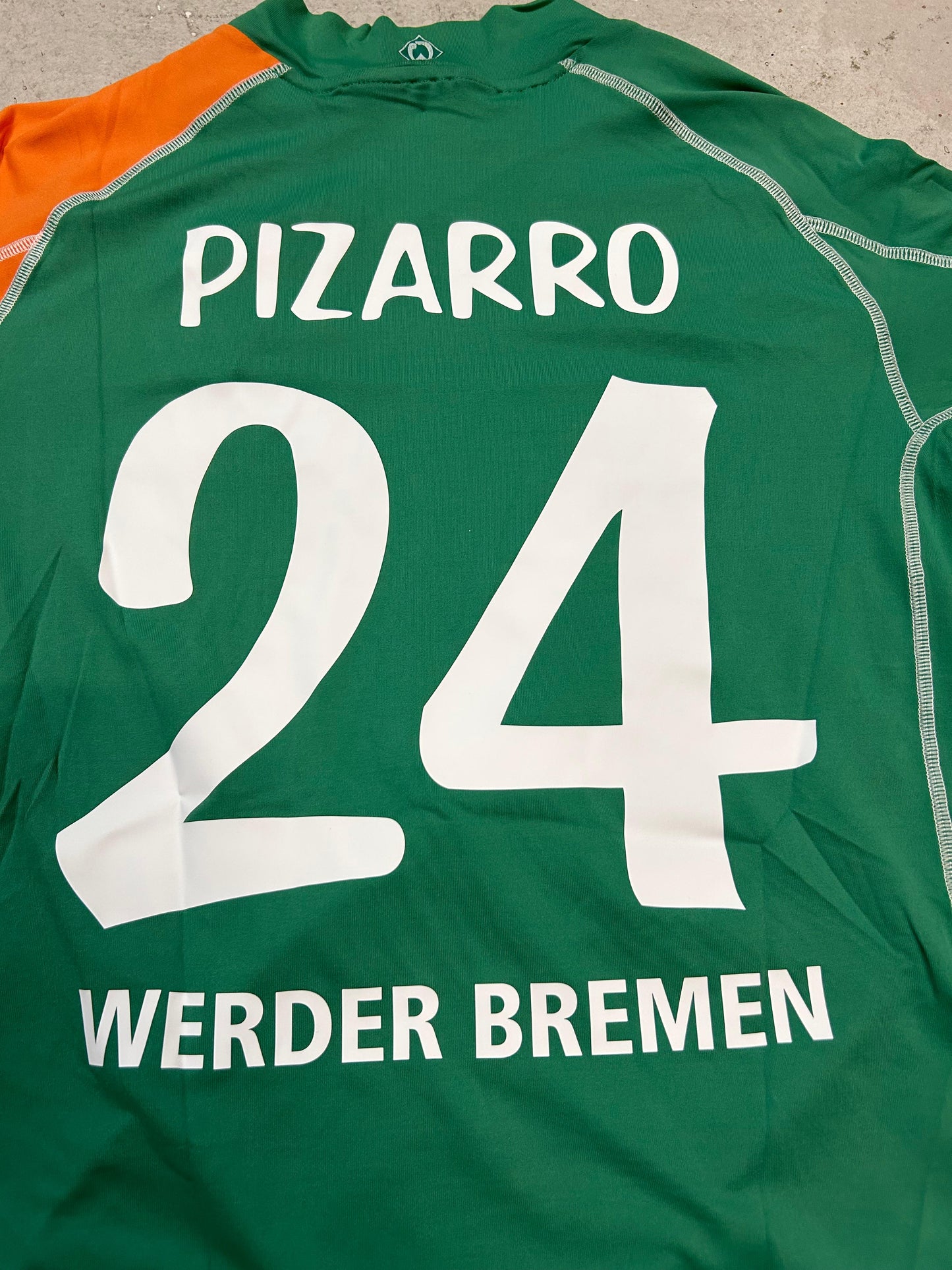 Werder Bremen Heim 2005/06 (L) Pizarro #24