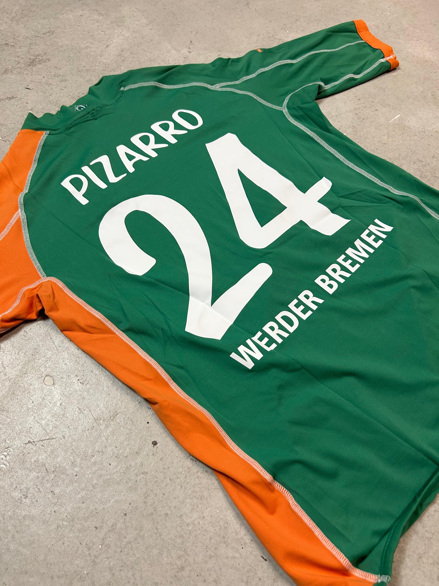 Werder Bremen Heim 2005/06 (L) Pizarro #24
