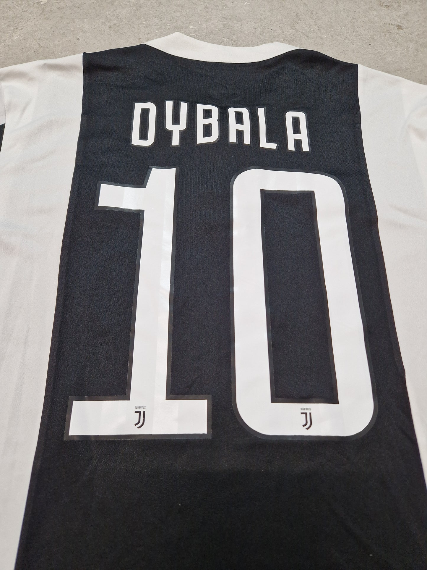 Juventus Turin Heim 2017/18 (L) Dybala #10