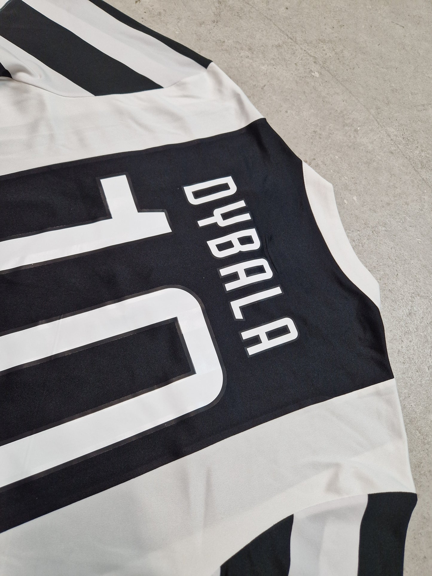Juventus Turin Heim 2017/18 (L) Dybala #10