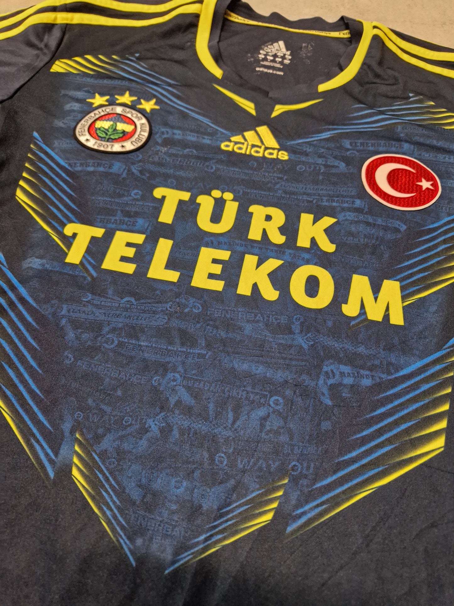 Fenerbahce Drittes 2013/14 (M) Kuyt #11