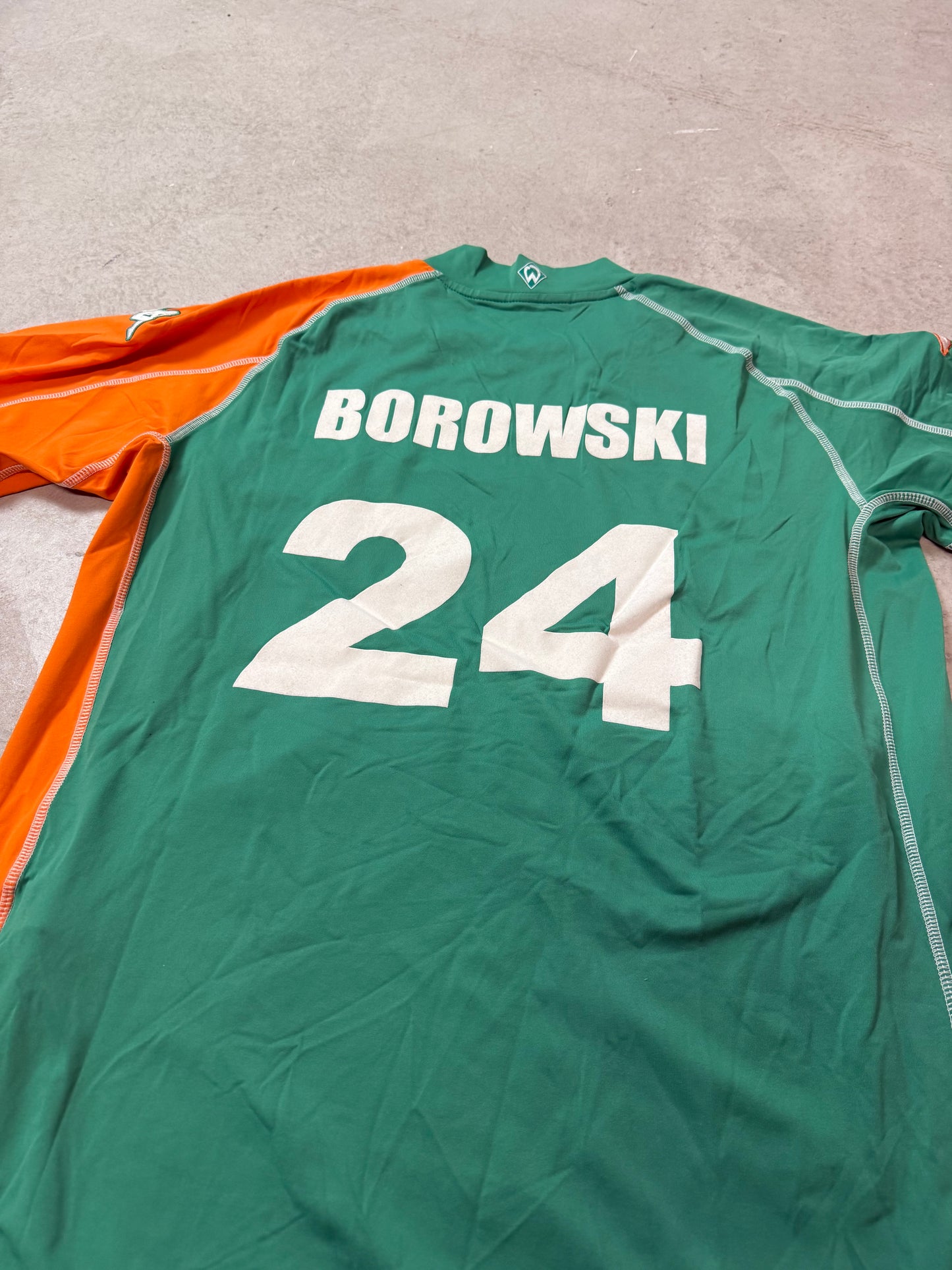 Werder Bremen Heim 2005/06 (L) Borowski #24